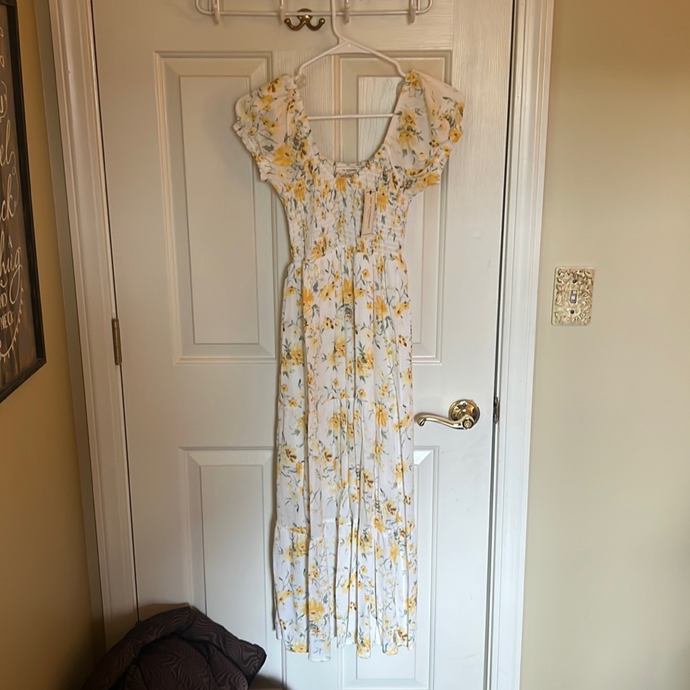 Summer Dress! Midi length! More like a maxi dress for anyone 5’6 and under!